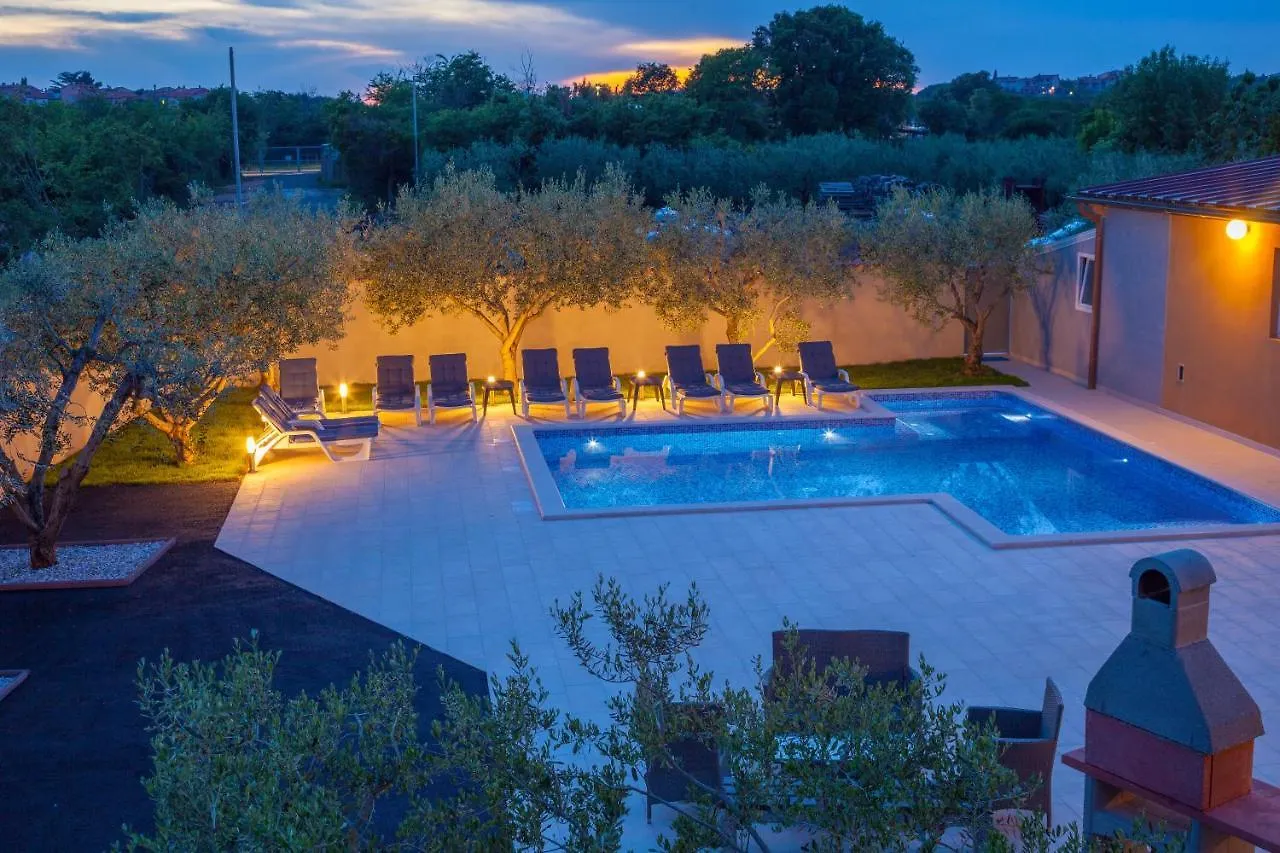 Villa Mirjana بنجول 0*,
